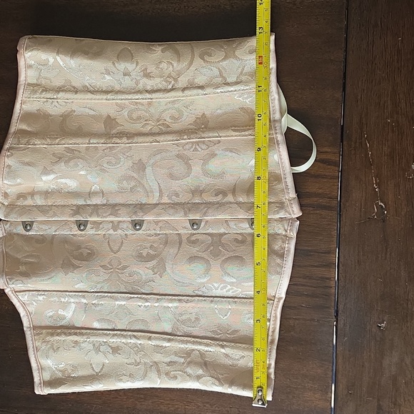 Elegant Cream Womans Corset - Picture 7 of 8